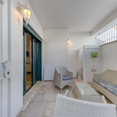 Il Girasole Apartment *